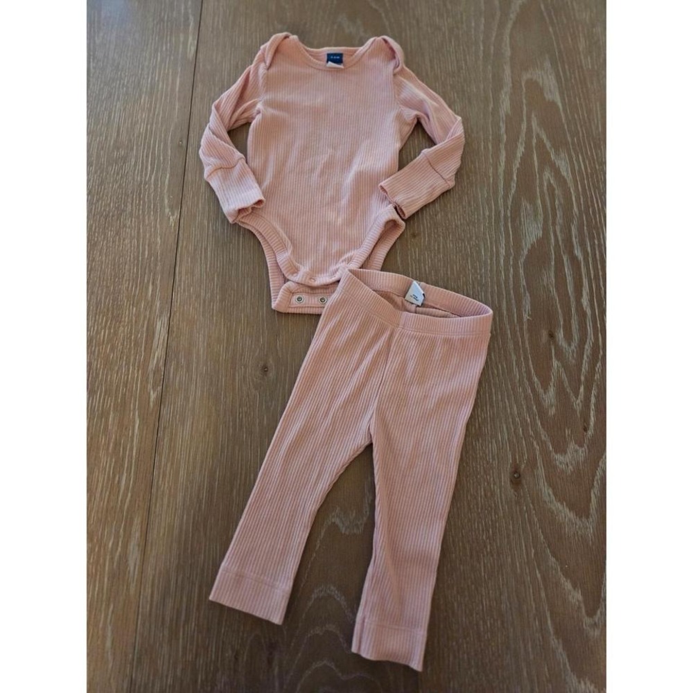Old navy baby girl ribbed set 3-6 mos
